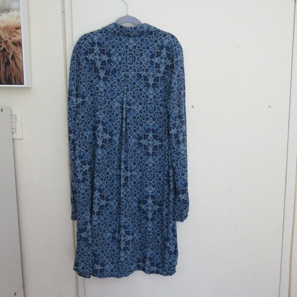 Lila Rose Long Sleeve Dress -  Button Closure and Sleeve - Classic Pattern - Picture 7 of 14